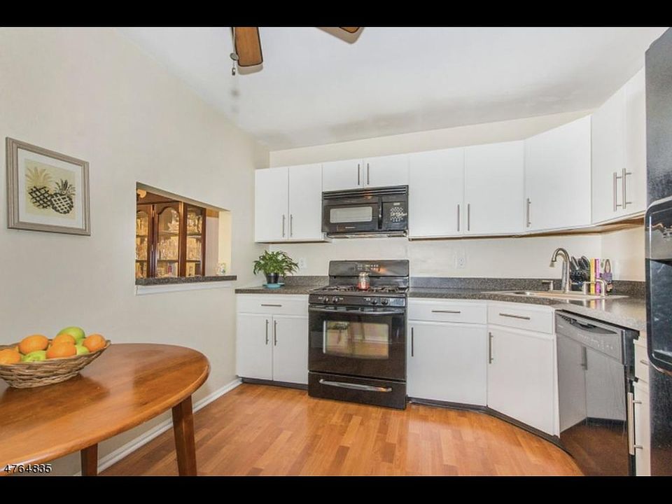 1st image of 6 Taylor Dr