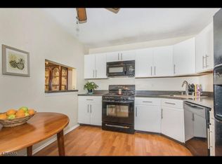 6 Taylor Dr, Franklin Park, NJ 08823