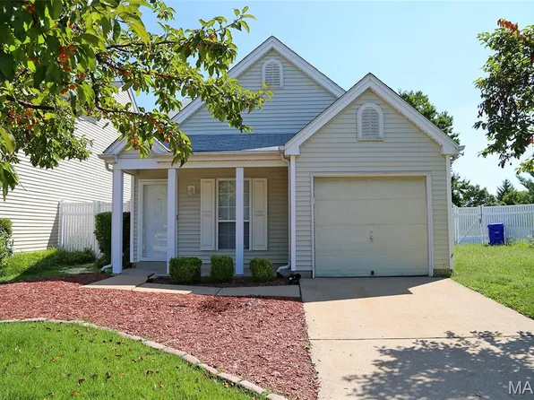 714 Liberty Village Dr, Florissant, MO 63031