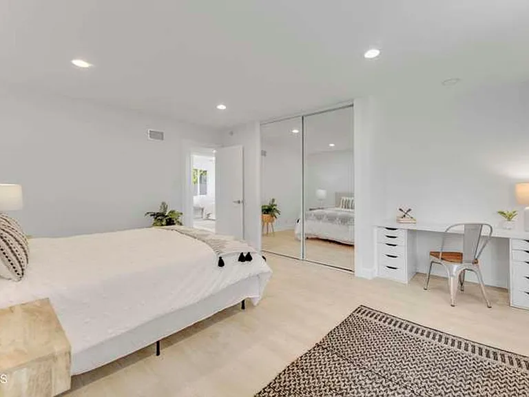 2109 Young Ave — Photo 16