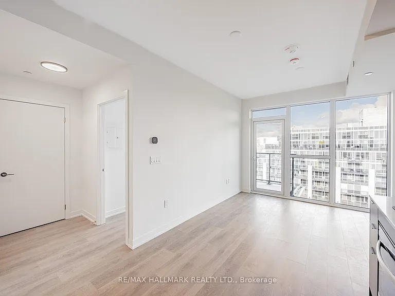 1037 The Queensway #720 — Photo 16