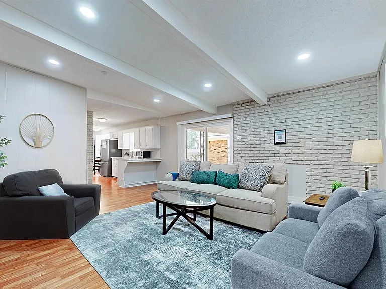 6121 Whitman Ave — Photo 3