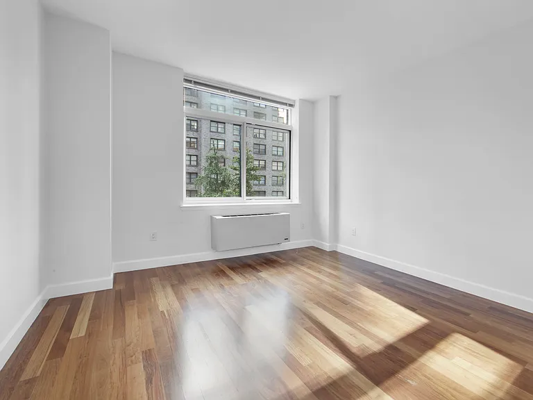 212 E 57th St #3A — Photo 9
