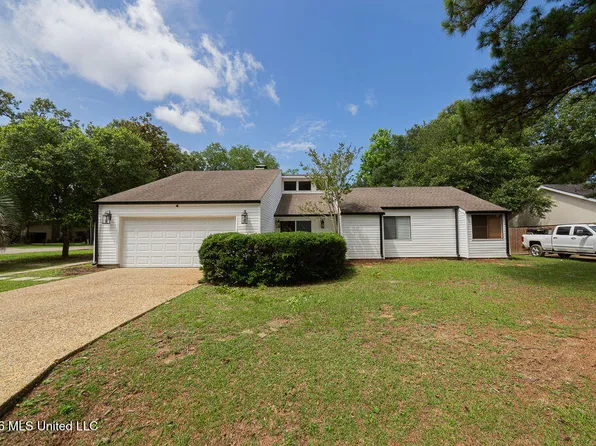 5420 Diamondhead Dr E, Diamondhead, MS 39525