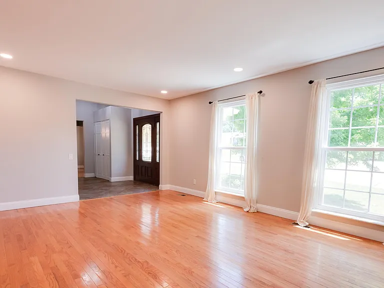 327 Royal Village Dr — Photo 7