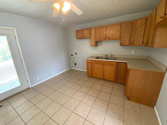 4th image of 807 Knollcrest Dr