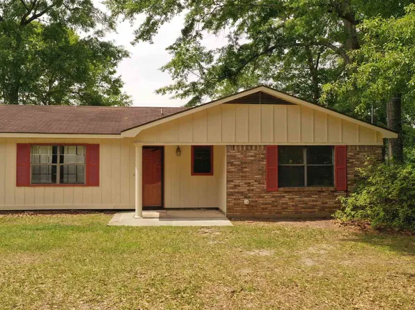 104 Thorndale Pl, Atmore, AL 36502