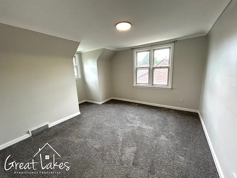 5233 Farmbrook St — Photo 8