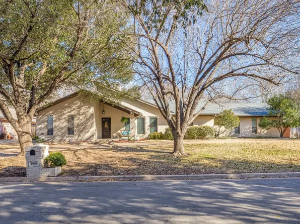 1009 Loch Lomond Dr, Arlington, TX 76012