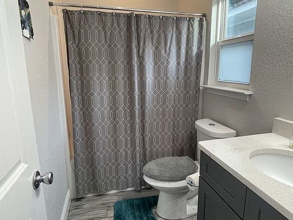 3rd image of 908 N 8th Ave