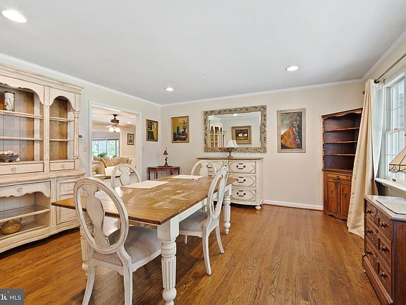 5th image of 7920 Carriage Ln