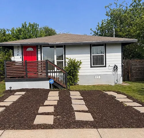 2514 Valencia Photo 1