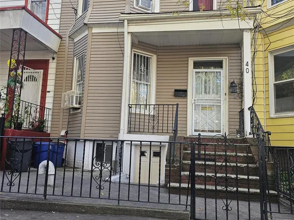 40 Chestnut Street, Brooklyn, NY 11208