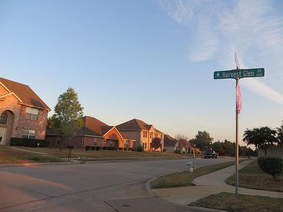 5th image of 613 Harvest Glen Dr
