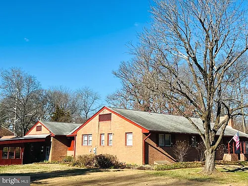 3900 Laurel Rd Photo 1