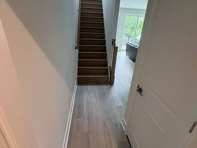 1st floor entrance/foyer