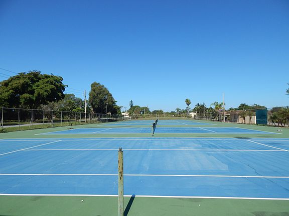 Boca Teeca Boca Raton Real Estate Agent Carolyn Boinis 561-2