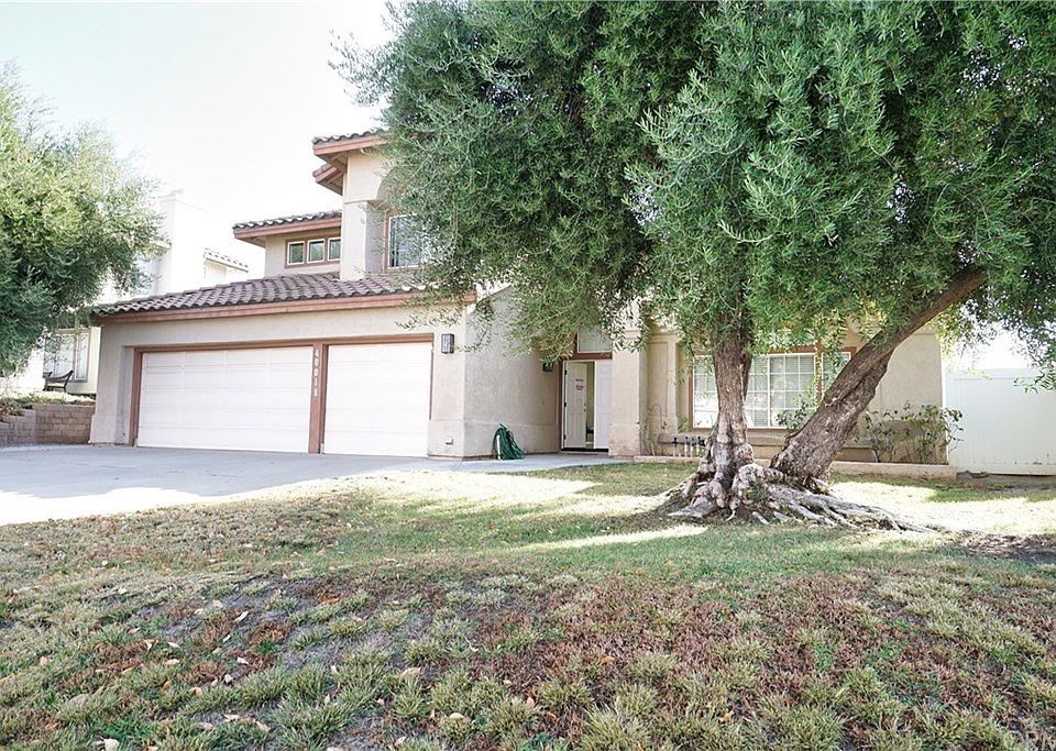 1st image of 40018 Gibraltar Dr