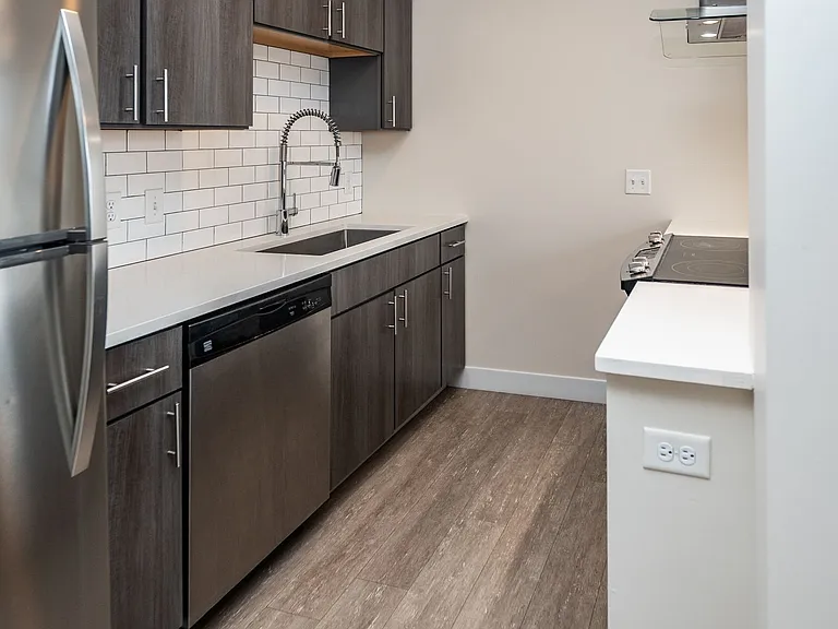 65 W Broad St — Photo 56