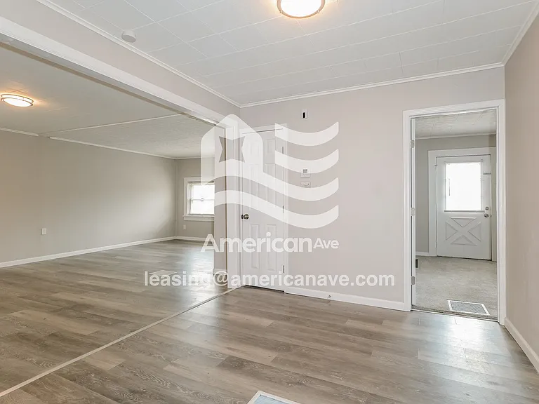 914236_005_wm_-_living_room_13599094.jpg