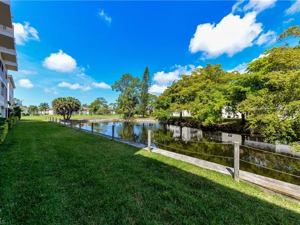 992 Woodshire LN #D107, NAPLES, FL 34105