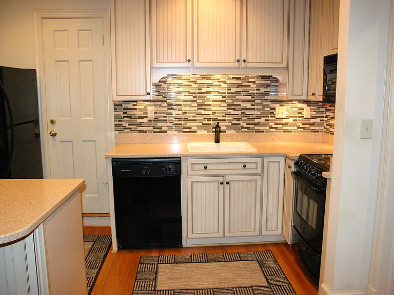 1201 Sunken Rd #1/2 — Photo 2