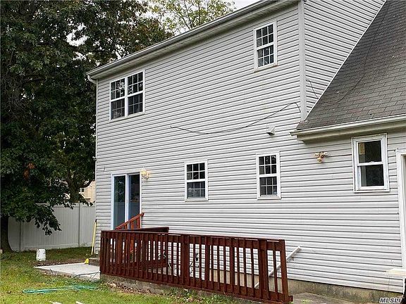 2nd image of 95 Irving St