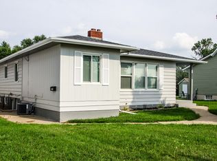 402 10th Ave SW, Mandan, ND 58554