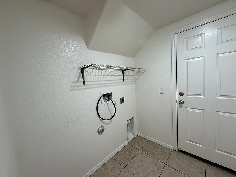 384 Anna Cir #A — Photo 23