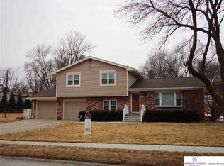 102 Kings Dr, Bellevue, NE 68005