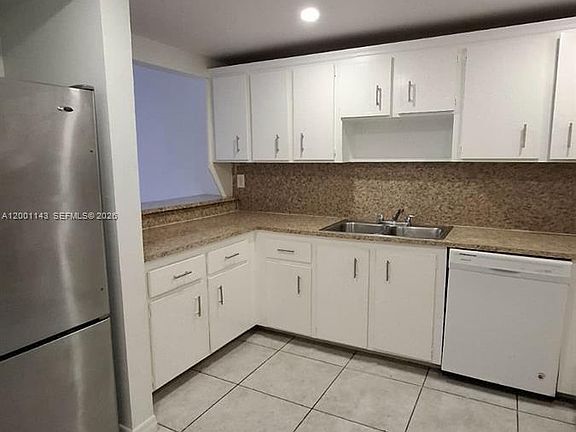 2nd image of 6950 Miami Gardens Dr APT 2-201