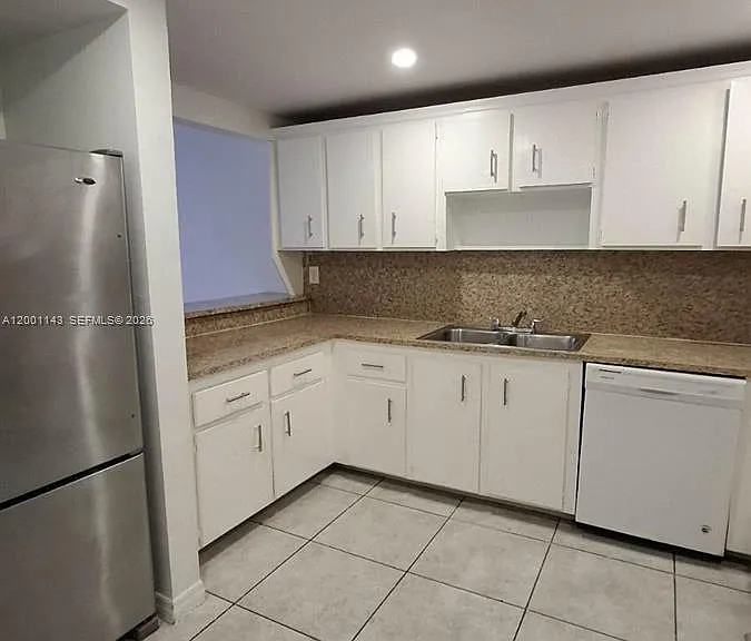 6950 Miami Gardens Dr #2-201 — Photo 2