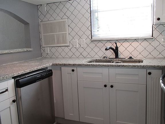 4th image of 214 Columbia Dr