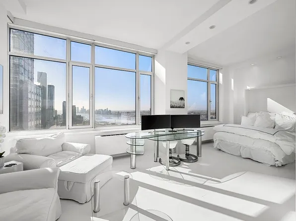 635 W 42nd St APT 45G, New York, NY 10036