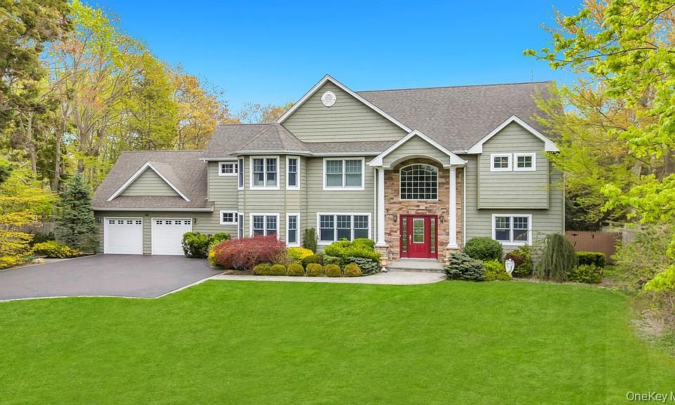 1st image of 83 Gillette Avenue
