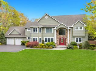 83 Gillette Ave, Bayport, NY 11705