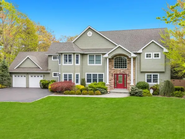 83 Gillette Avenue, Bayport, NY 11705