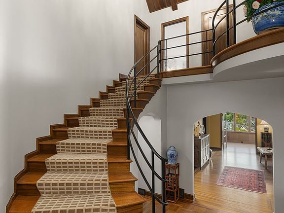 2nd image of 3852 NE Alameda St