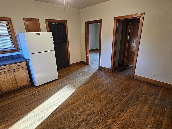3rd image of 204 E Concord Ave