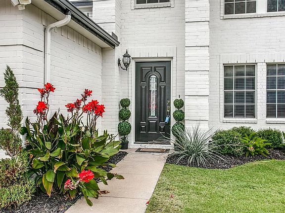 3rd image of 5405 Emmeryville Ln