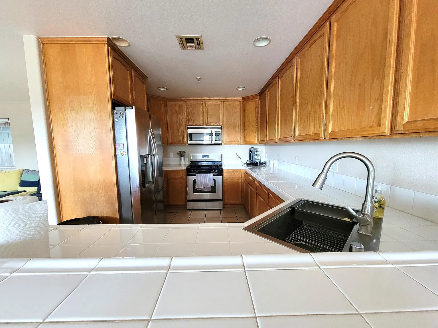 3 bed, 2.5 bath, 2064 sqft, $4,200 — Photo 4