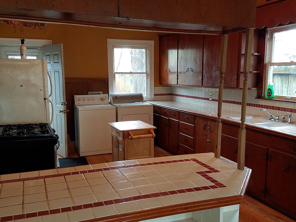 2nd image of 318 W 24th St