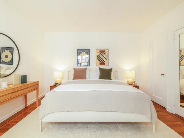 310 West 55th Street image 12 of 16