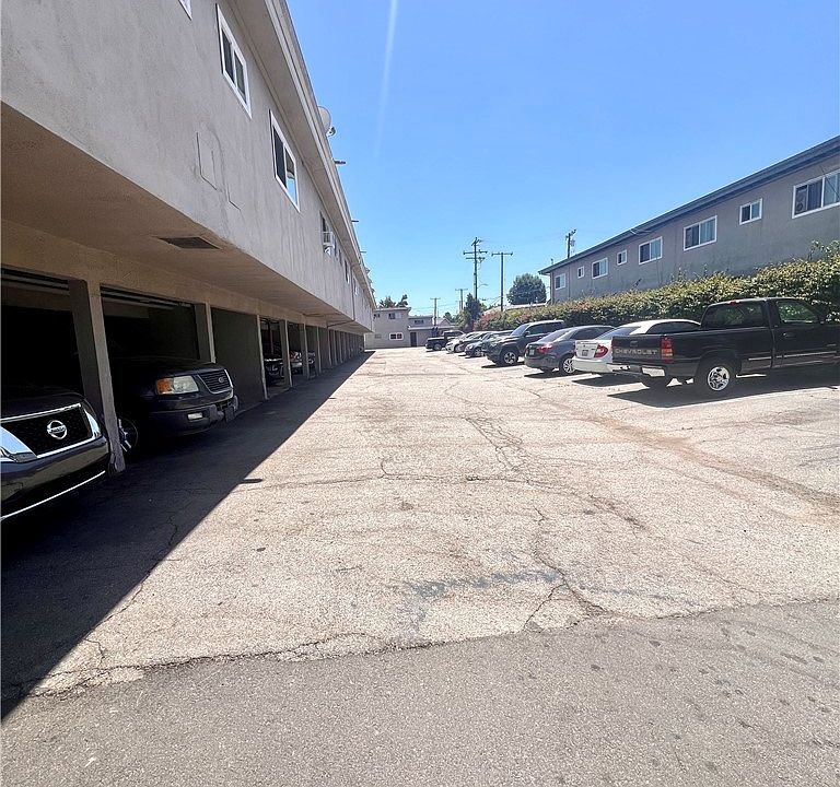 5050 Linden Ave Long Beach CA | Zillow