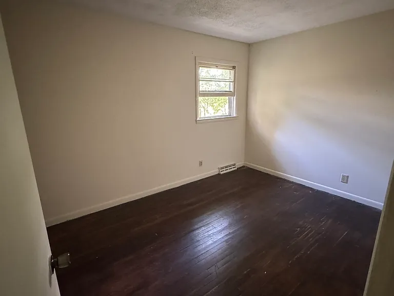 330 W Grandview Hts #3 — Photo 2