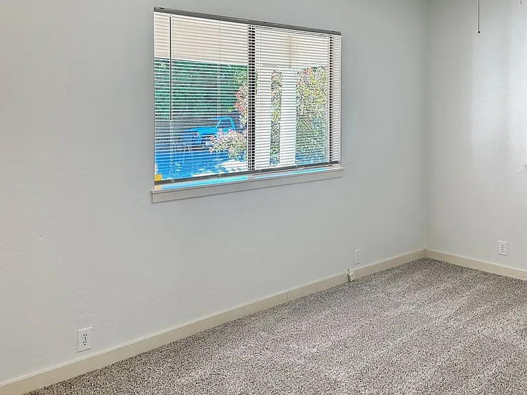 4002 Yakima Ave — Photo 6