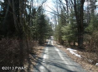 22 Alexander Ln, Hawley, PA 18428
