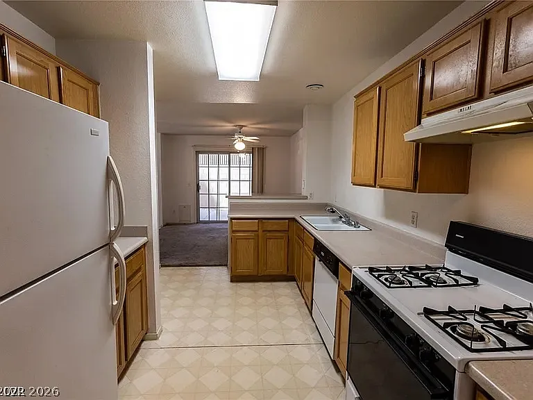 688 Harbor Mist Ave — Photo 3