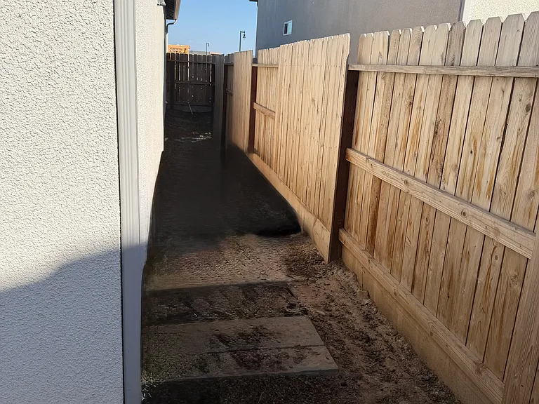 614 Discovery Rd S — Photo 10
