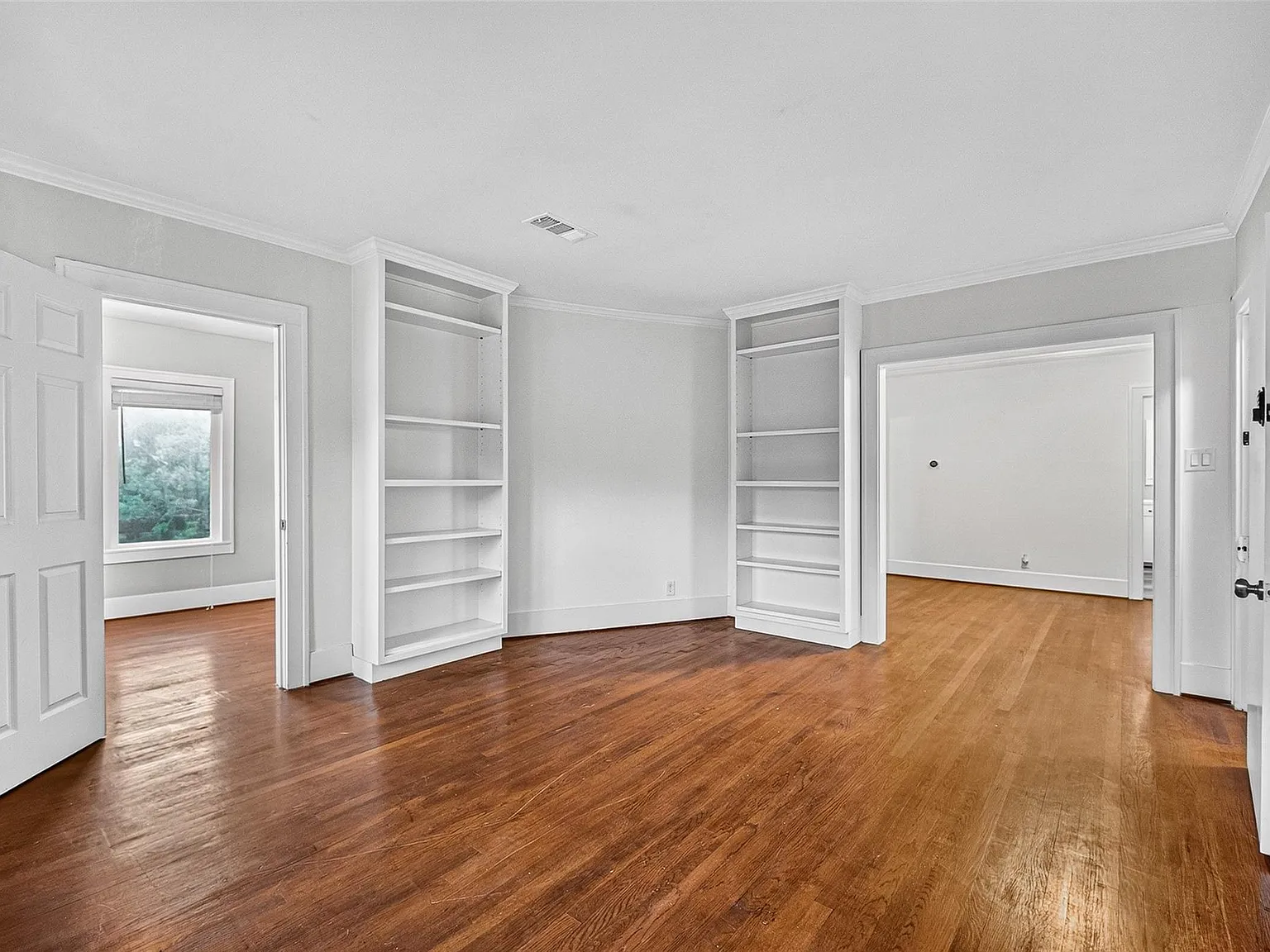 2 bed, 1.0 bath, 1350 sqft, $2,100 — Photo 1